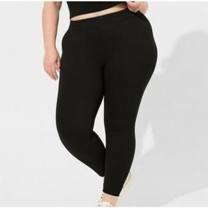 Torrid Plus Size Crop Signature Waist Rib Knit Pocket Legging Black